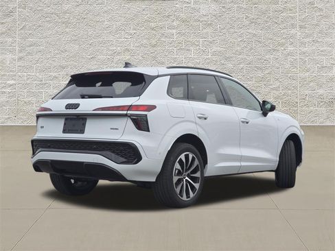 New 2026 Audi Q3 quattro 2.0T AWD/4WD image 7