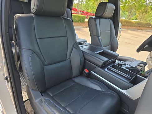 Used 2024 Toyota Sequoia Platinum AWD/4WD image 10