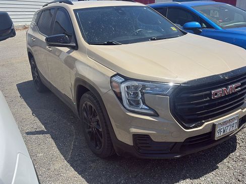 Used 2023 GMC Terrain SLE w/ Driver Convenience Package FWD image 6