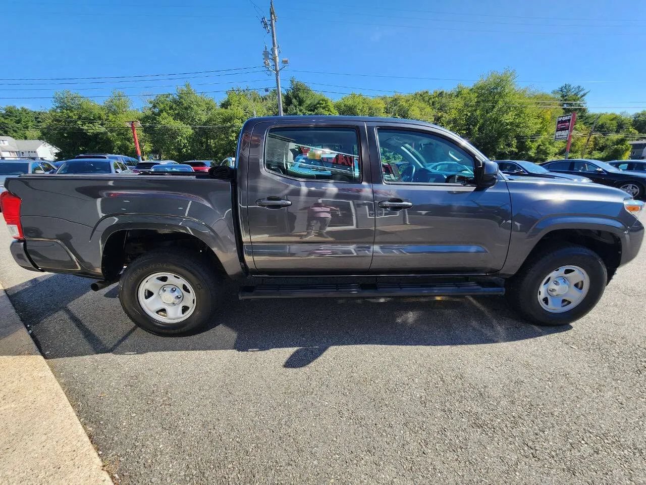 Used 2017 Toyota Tacoma SR w/ Tow Package AWD/4WD image 4