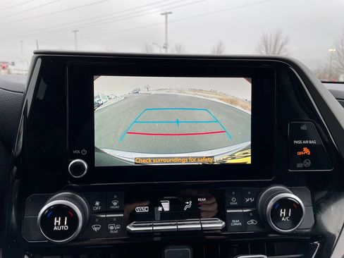 Certified 2023 Toyota Highlander L image 28