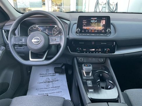 Used 2022 Nissan Rogue SV FWD image 22