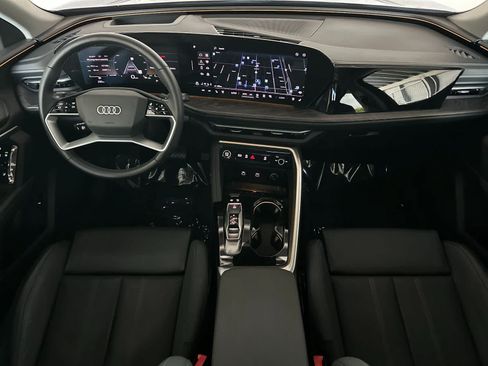 Used 2025 Audi Q5 Premium w/ Premium Plus AWD/4WD image 3