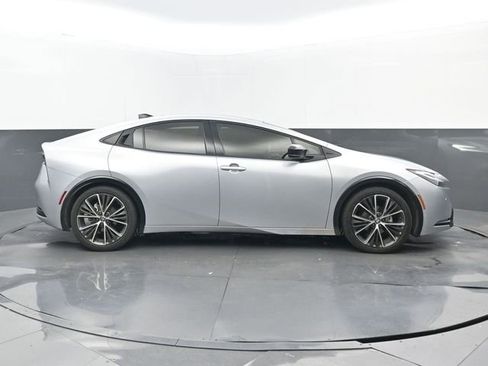 Used 2023 Toyota Prius XLE FWD image 2