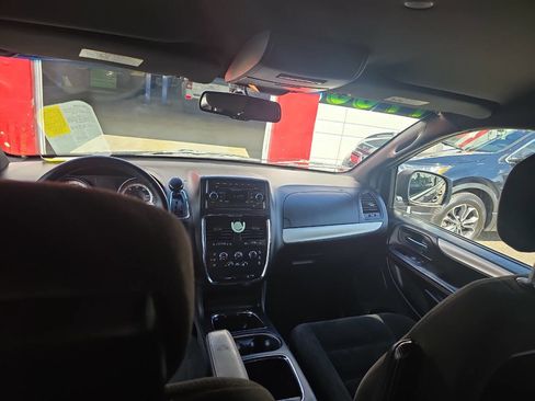 Used 2015 Dodge Grand Caravan SXT w/ Blacktop Package image 7