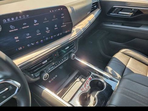 Certified 2025 Chevrolet Tahoe High Country w/ Sun And Tow Package AWD/4WD image 29