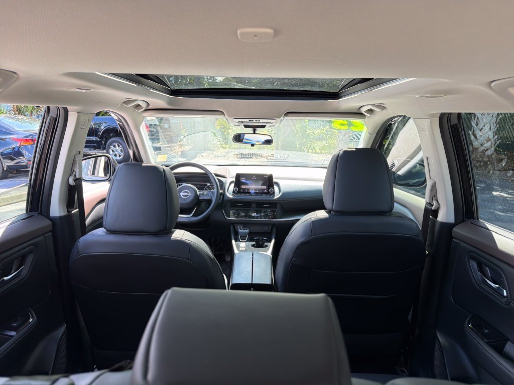 Used 2023 Nissan Rogue SV w/ SV Premium B Package FWD image 34