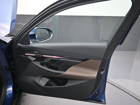 New 2027 BMW 530i RWD image 19