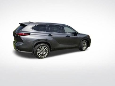 Used 2022 Toyota Highlander Platinum AWD/4WD image 4