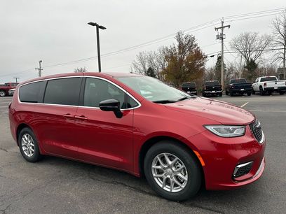 New 2026 Chrysler Pacifica Select