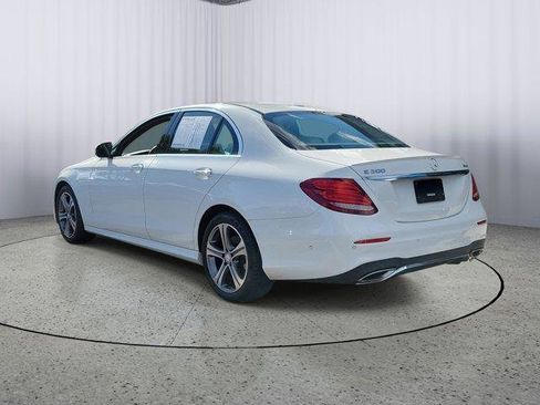 Used 2017 Mercedes-Benz E 300 4MATIC image 4