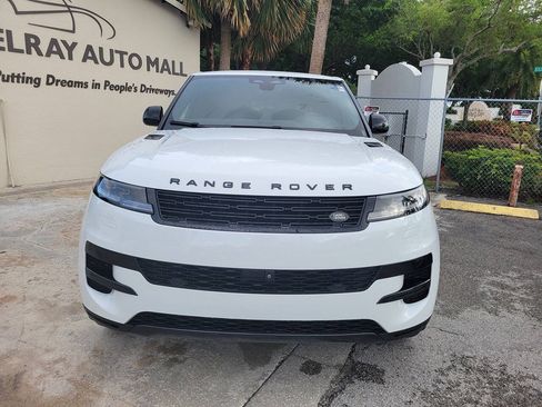 Used 2025 Land Rover Range Rover Sport SE AWD/4WD image 2