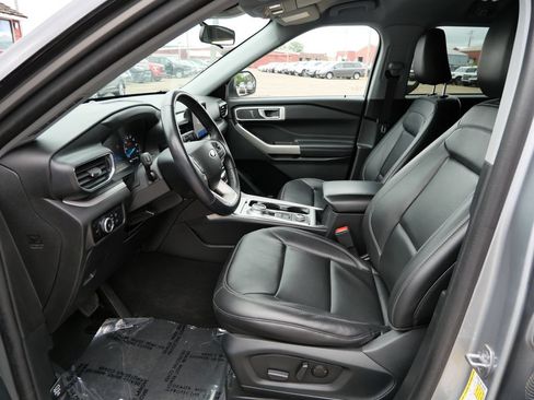Certified 2023 Ford Explorer XLT w/ Equipment Group 202A AWD/4WD image 15