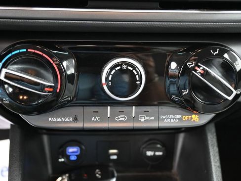 Used 2023 Hyundai Kona SEL AWD/4WD image 26