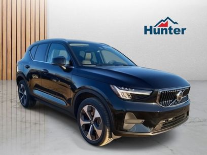 New 2025 Volvo XC40 B5 Core w/ Protection Package Premier
