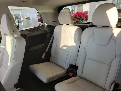 New 2026 Volvo XC90 T8 Ultra w/ Protection Package Premier AWD/4WD image 12