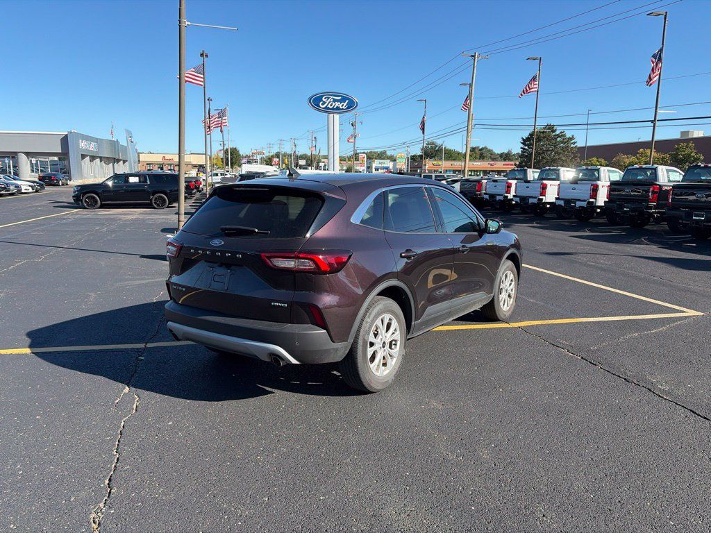 Used 2023 Ford Escape Active w/ Tech Pack #2 AWD/4WD image 7