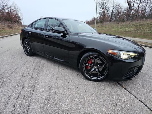 Used 2021 Alfa Romeo Giulia Ti Sport image 2