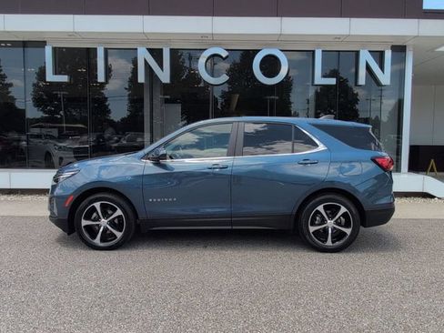 Used 2024 Chevrolet Equinox LT FWD image 3