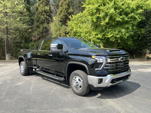 New 2026 Chevrolet Silverado 3500 LTZ w/ LTZ Convenience Package AWD/4WD image 2