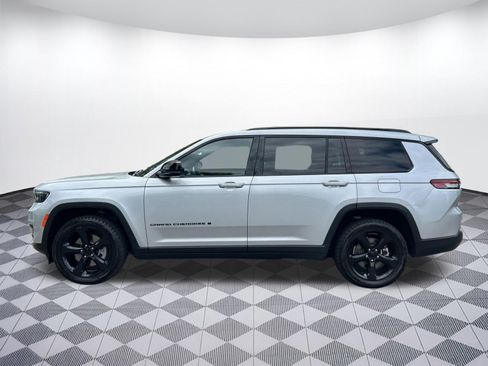 Used 2021 Jeep Grand Cherokee L Laredo AWD/4WD image 2