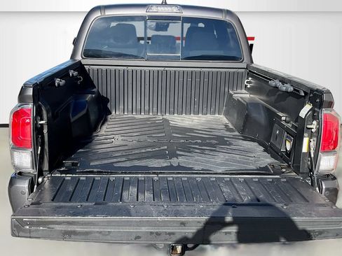 Used 2020 Toyota Tacoma TRD Off-Road w/ Technology Package AWD/4WD image 24