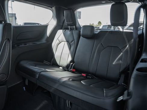 New 2026 Chrysler Pacifica Select FWD image 38