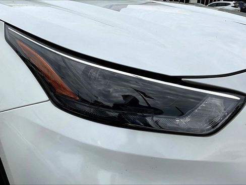 Used 2023 Toyota Highlander XLE AWD/4WD image 32