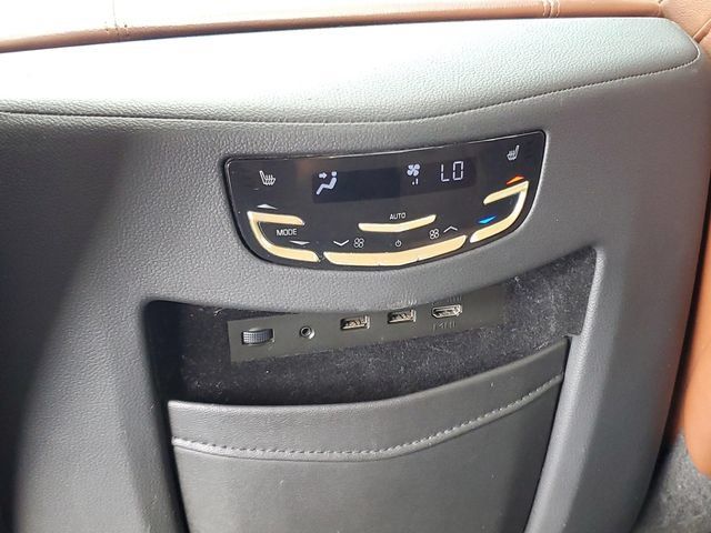 Used 2019 Cadillac Escalade Luxury AWD/4WD image 27