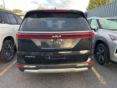 Used 2024 Kia Carnival LX image 6