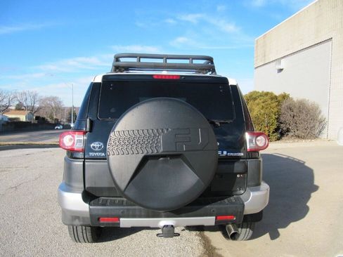 Used 2012 Toyota FJ Cruiser 4WD w/ Upgrade Pkg image 7