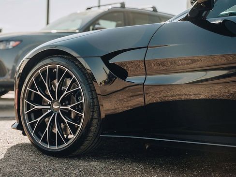 Used 2023 Aston Martin V8 Vantage Coupe image 11