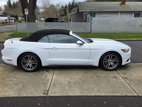 Used 2015 Ford Mustang Premium image 4