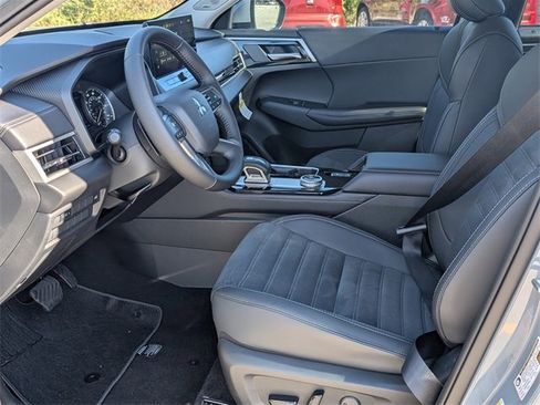 New 2025 Mitsubishi Outlander SE image 12