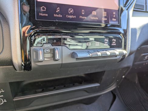 New 2026 RAM 2500 Big Horn AWD/4WD image 18