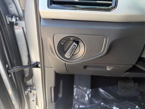 Used 2023 Volkswagen Atlas SE FWD image 18