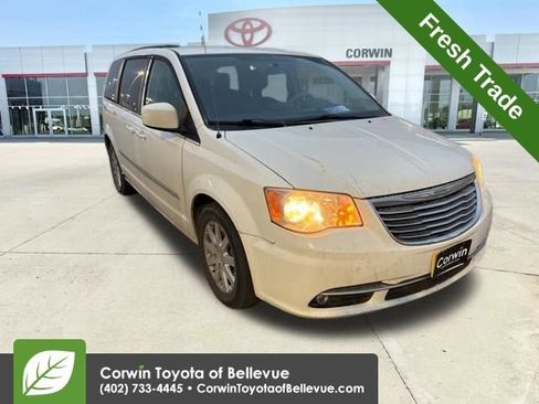 Used 2013 Chrysler Town & Country Touring image 1