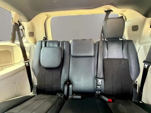 Used 2020 Dodge Grand Caravan SXT FWD image 19