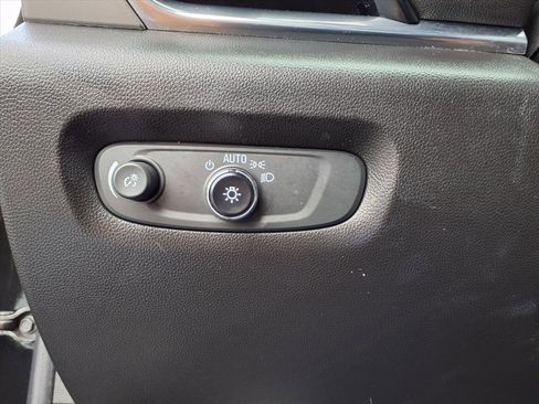 Used 2023 Chevrolet Traverse LT image 15