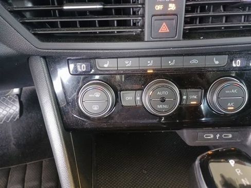 Used 2024 Volkswagen Jetta SE FWD image 22