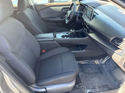 Used 2023 Nissan Rogue S image 11