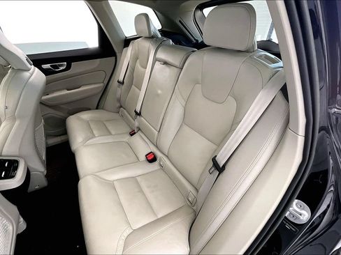 Used 2023 Volvo XC60 B5 Ultimate w/ Climate Package AWD/4WD image 34