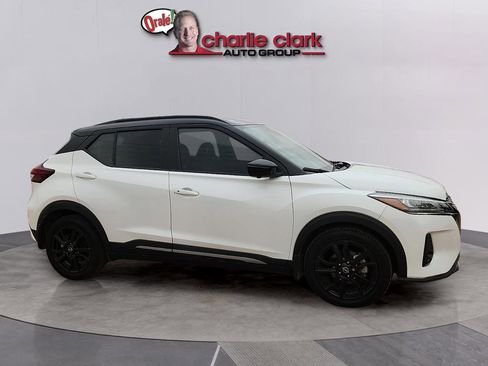 Used 2023 Nissan Kicks SR w/ SR Premium Package image 6