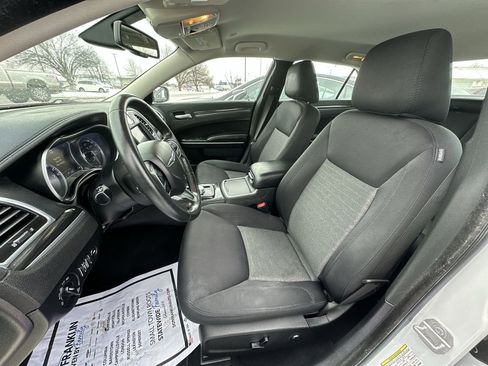 Used 2019 Chrysler 300 Touring w/ Driver Convenience Group image 3