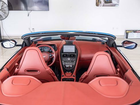 Used 2022 Aston Martin DB11 Volante RWD image 15