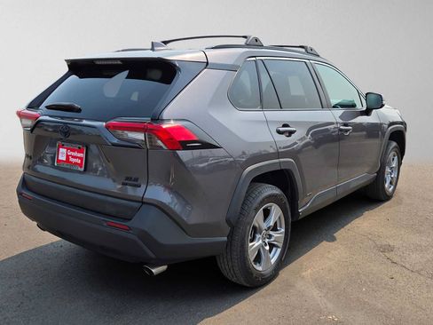 Used 2022 Toyota RAV4 XLE w/ Convenience Package AWD/4WD image 3