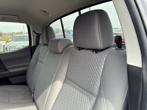 Used 2022 Toyota Tacoma SR5 w/ Technology Package image 7