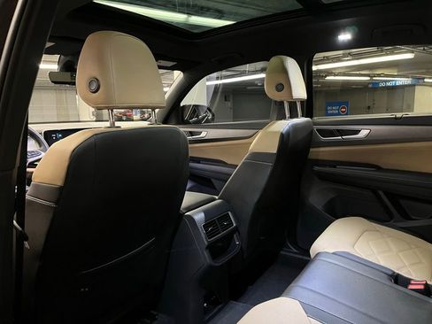 Certified 2026 Volkswagen Atlas Cross Sport SE w/ Panoramic Sunroof Package AWD/4WD image 24