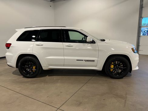 Used 2018 Jeep Grand Cherokee Trackhawk AWD/4WD image 2