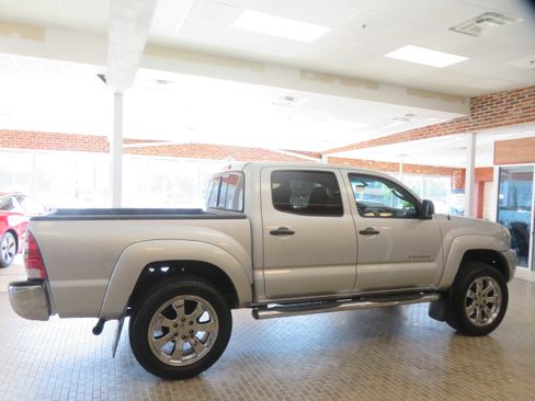 Used 2010 Toyota Tacoma PreRunner image 61